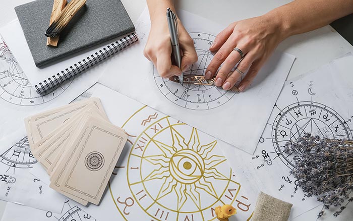 ¡Descubre los secretos del cosmos! Inscríbete en nuestro curso de astrología