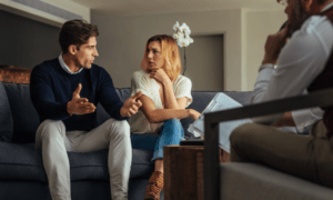 Etapas de la relación en pareja, ¿sirve la terapia para resolver conflictos?